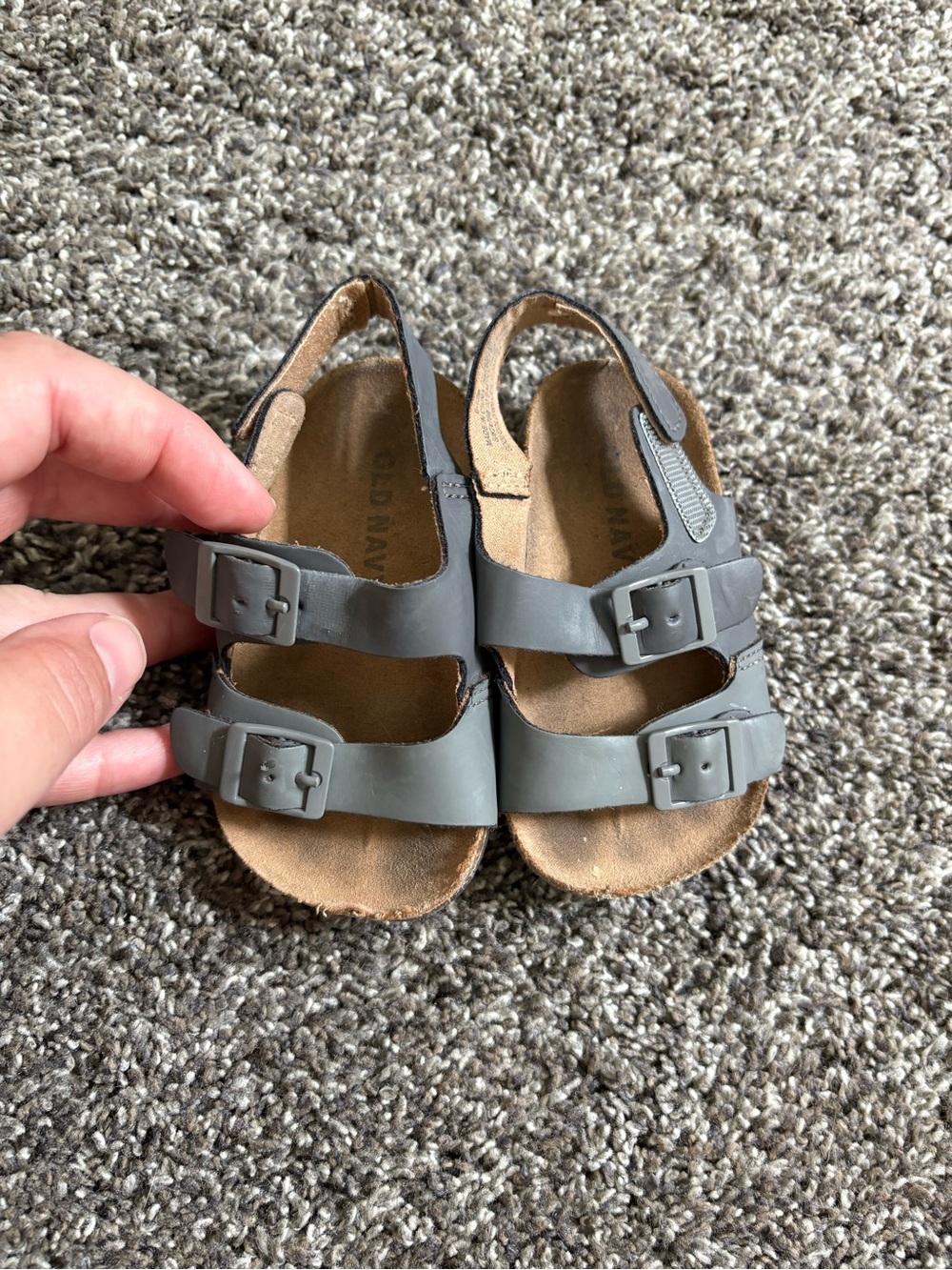 ((SOLD)) ‼️ Old Navy Toddler Gray Buckle Sandals - Picture 1 of 5